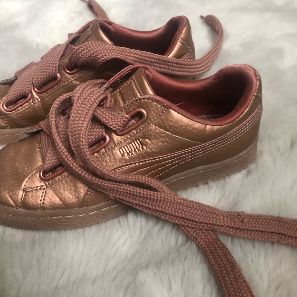 LIKE NEW PUMA shoes!! :)
